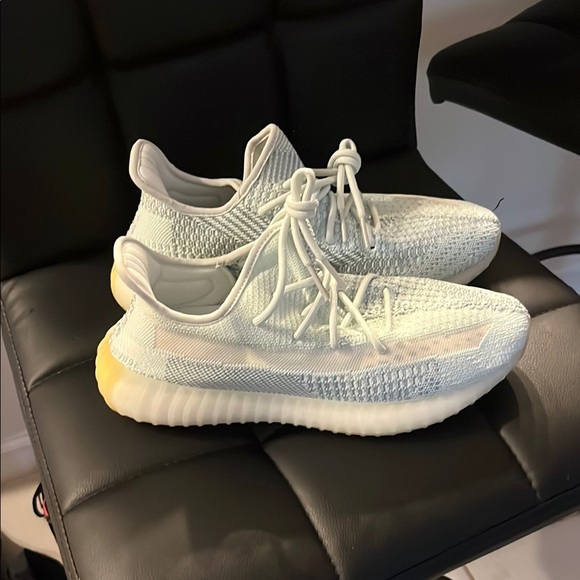 Mens Yeezy boost 350 V2 light blue - Picture 1 of 4